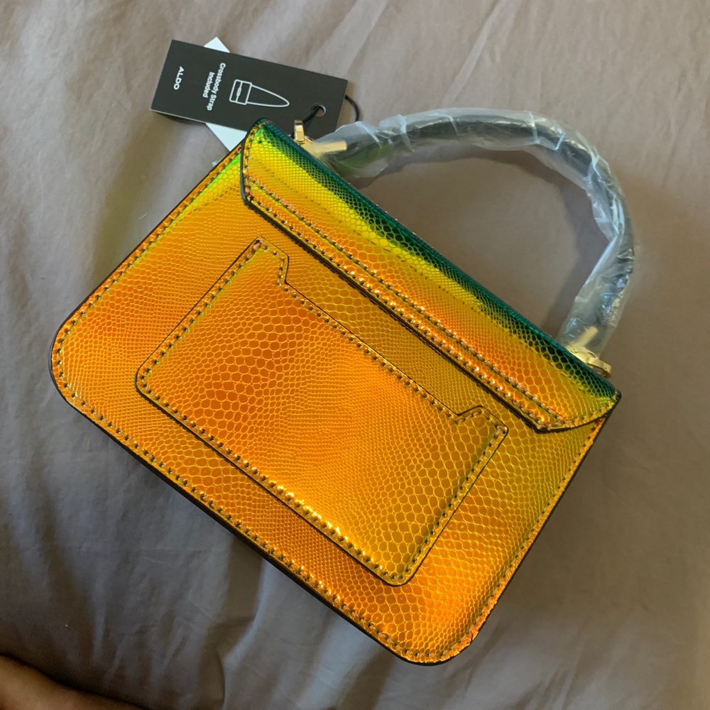 Aldo sold out metallic yellow green purse - Picture 3 of 4